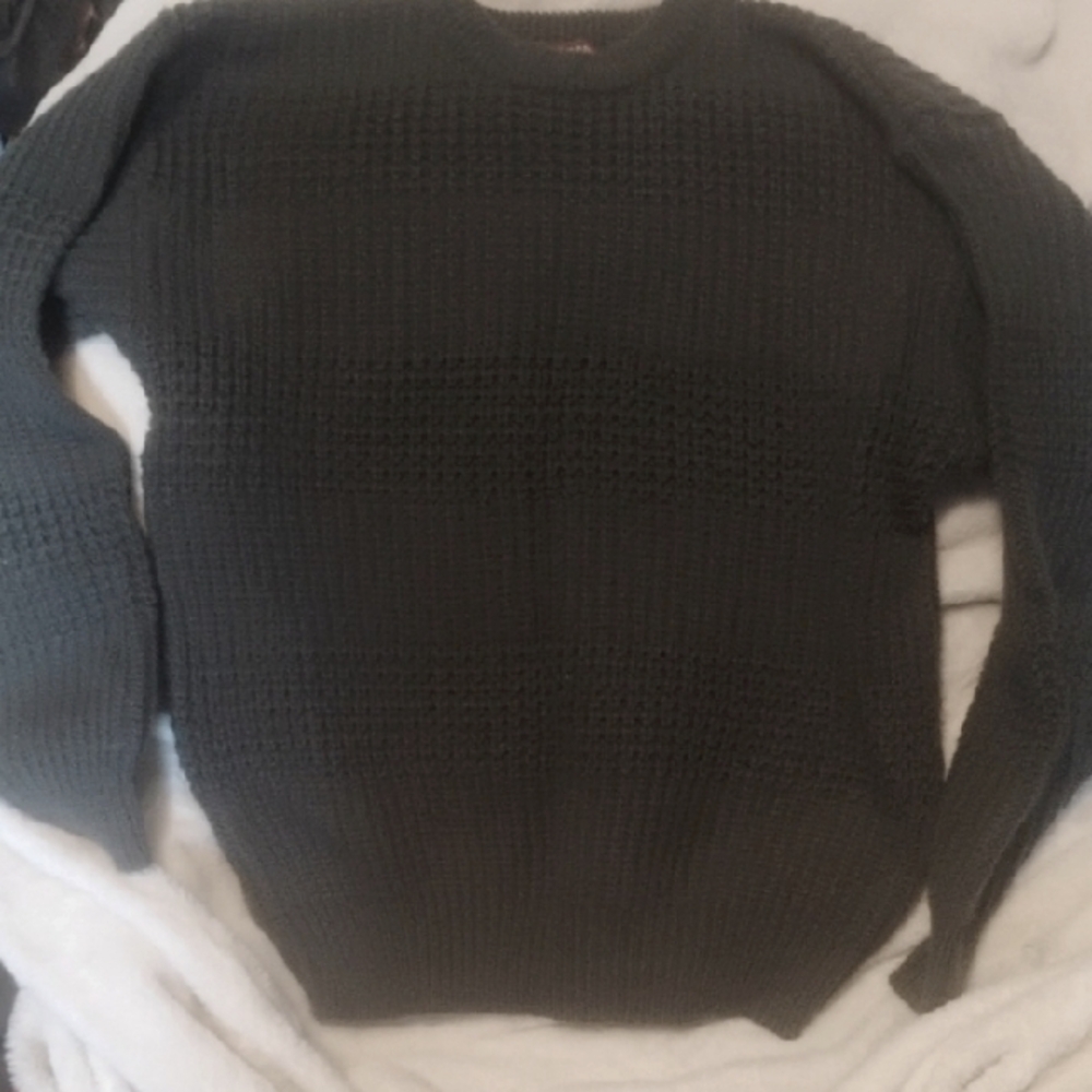 High Sierra Black Crewneck Sweater with Knitted Texture